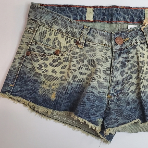 Y2K Era Summer Festival Indigo Ombre Animal Print Destressed Denim & Fray Short - Picture 2 of 9